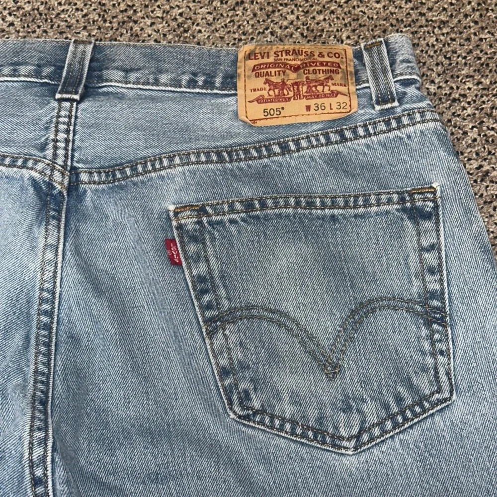 Levis 505 Regular Fit Jeans Mens 36x32 Light Wash Blue Denim Straight Leg Cotton